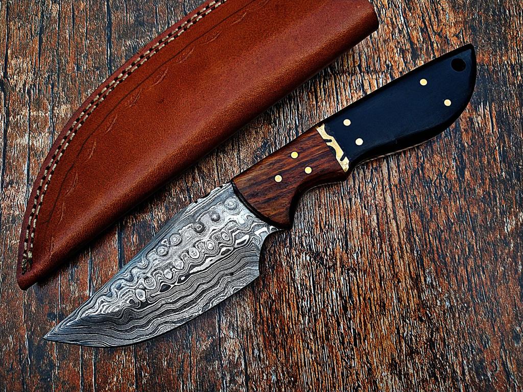 Fixed Blade Handmade Damascus Steel Knife With Bone Handle & Real Leather Knife Sheath.