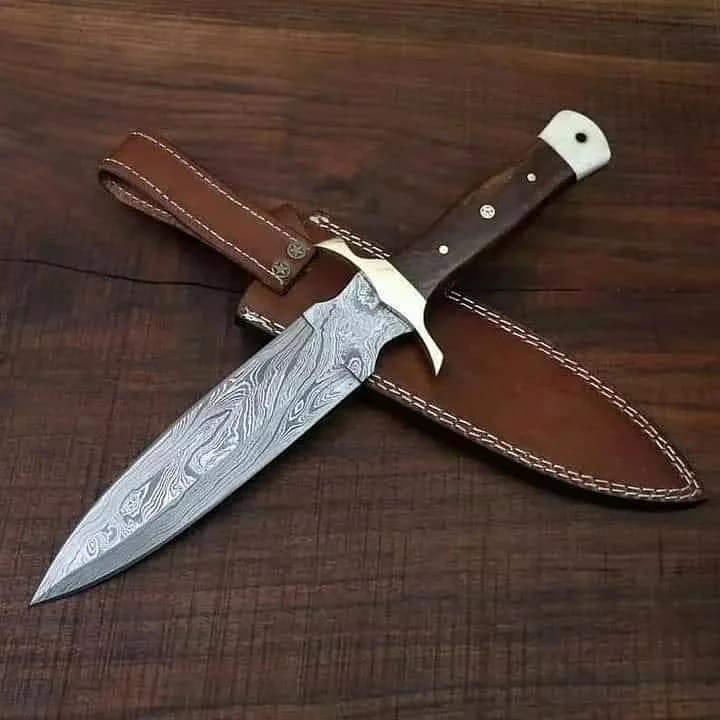 Fixed Blade Handmade Damascus Steel Dagger Knife with rose wood Handle & Real leather Knife Sheath.